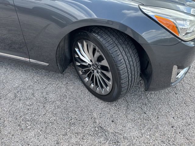 Used 2018 Genesis G90 3.3T Premium RWD image 11