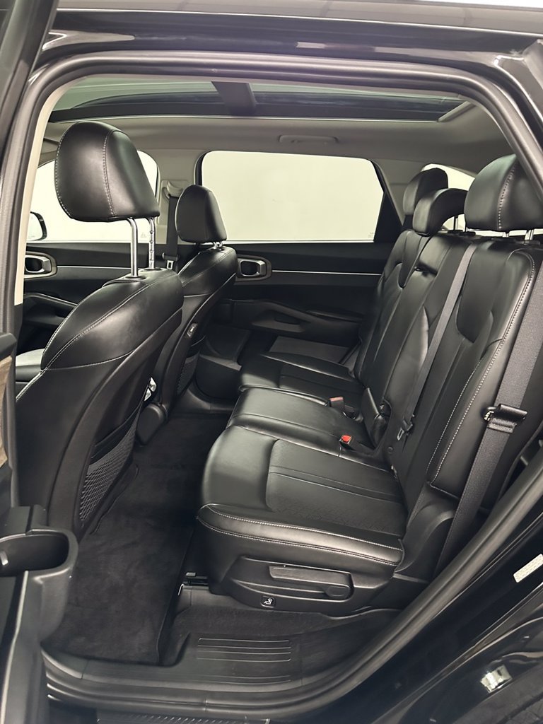 Used 2022 Kia Sorento S w/ Panoramic Sunroof Package AWD/4WD image 26