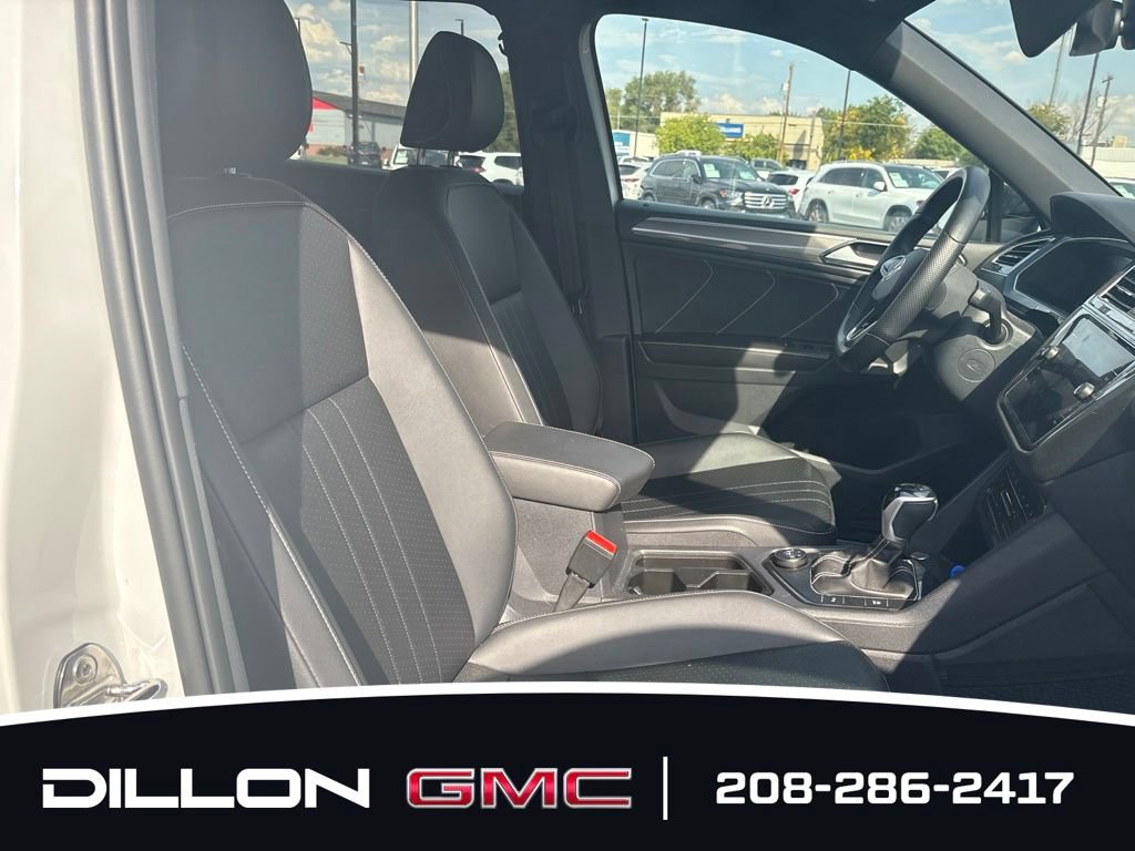 Used 2023 Volkswagen Tiguan SE R-Line AWD/4WD image 18