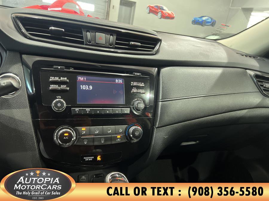 Used 2017 Nissan Rogue SV image 24