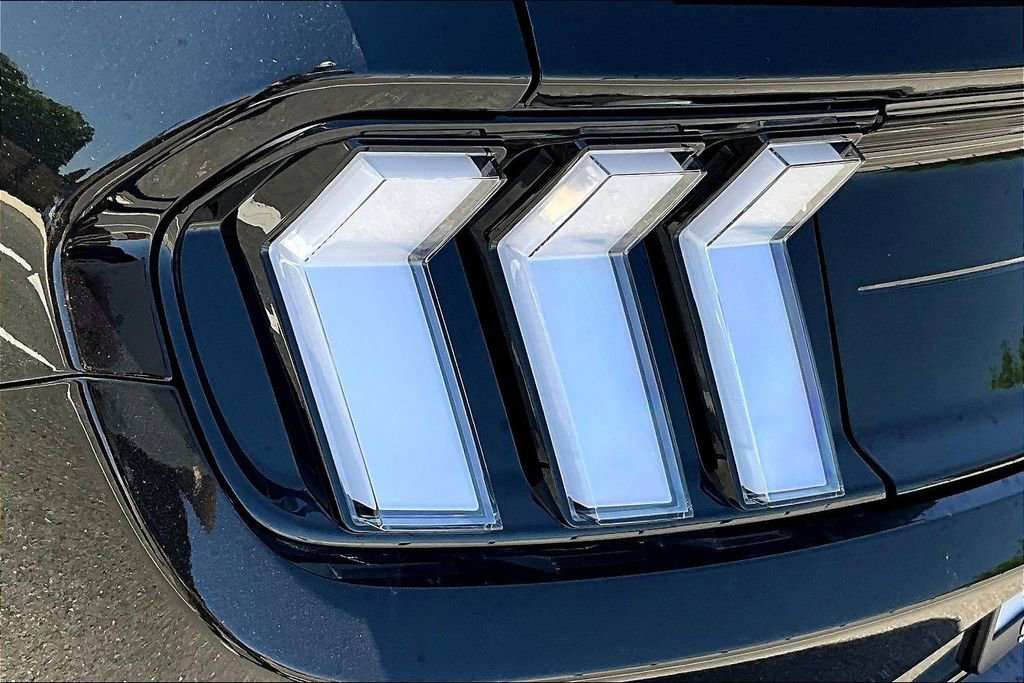 Used 2022 Ford Mustang GT Premium w/ Equipment Group 401A RWD image 21