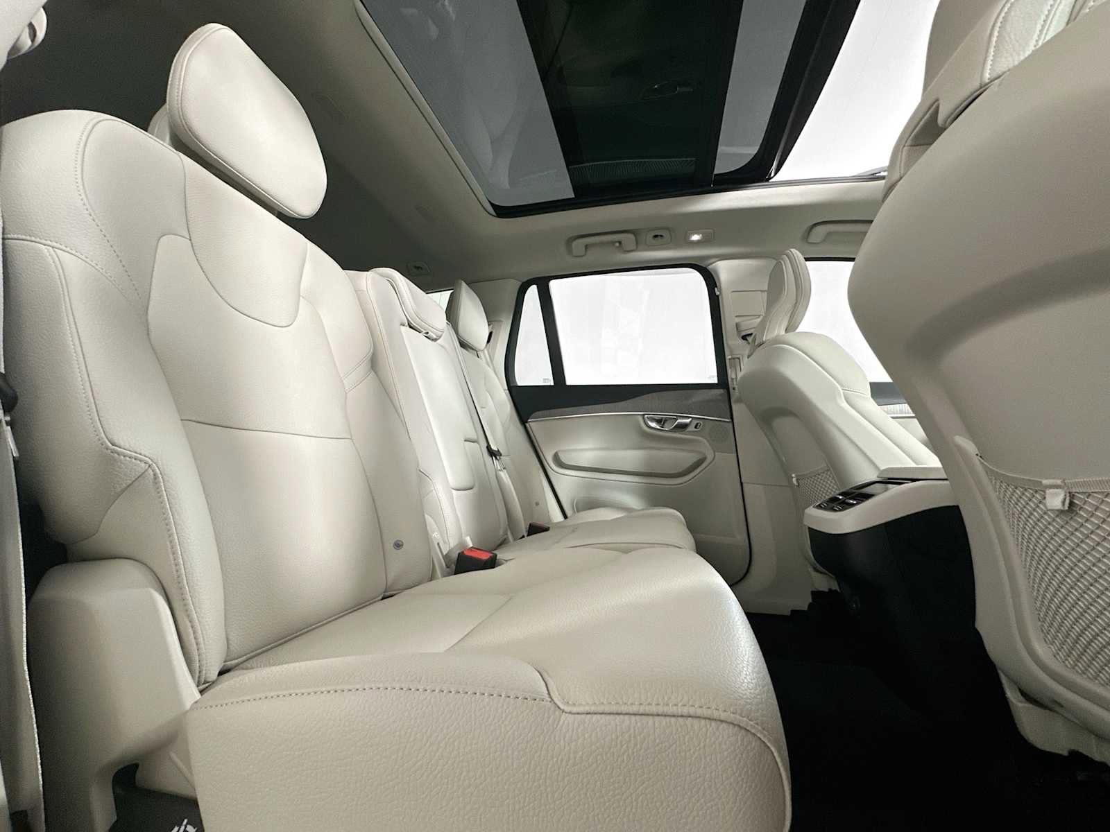 Used 2025 Volvo XC90 B5 Plus image 27