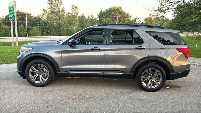 Used 2023 Ford Explorer XLT w/ Equipment Group 202A AWD/4WD image 3