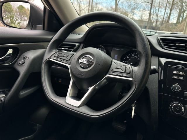 Used 2017 Nissan Rogue S w/ Appearance Package image 19