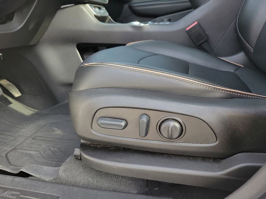 Used 2022 GMC Terrain AT4 w/ Infotainment Package II image 12