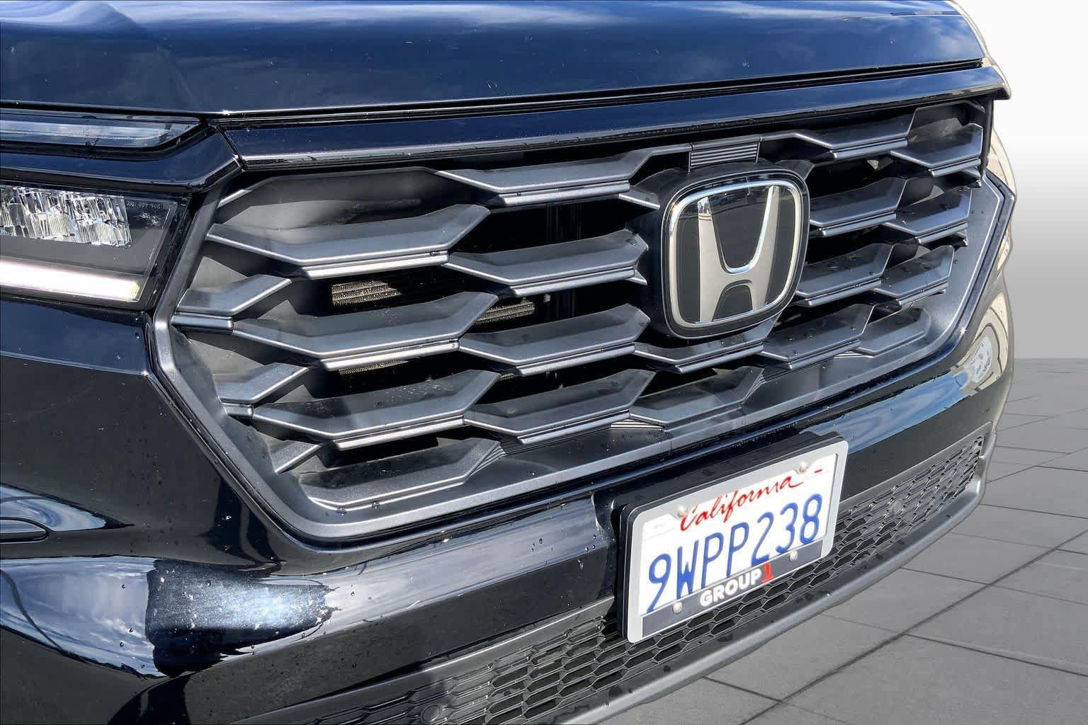 Used 2025 Honda Pilot Sport image 29