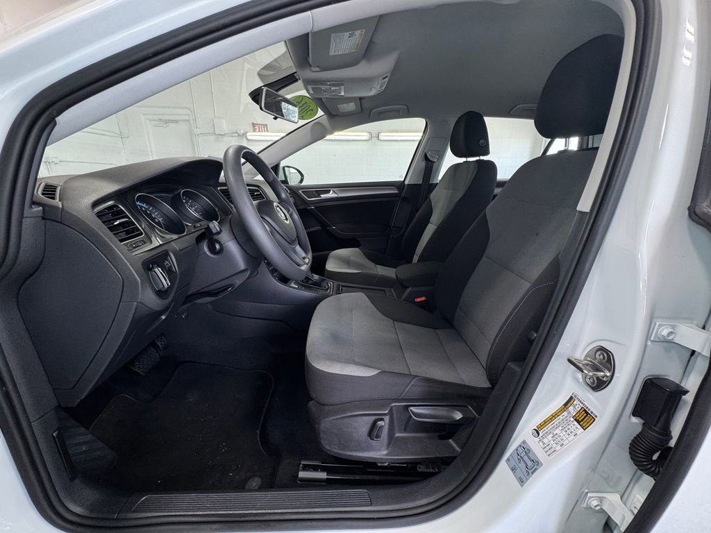Used 2016 Volkswagen e-Golf SE w/ DC Fast Charging Package FWD image 12
