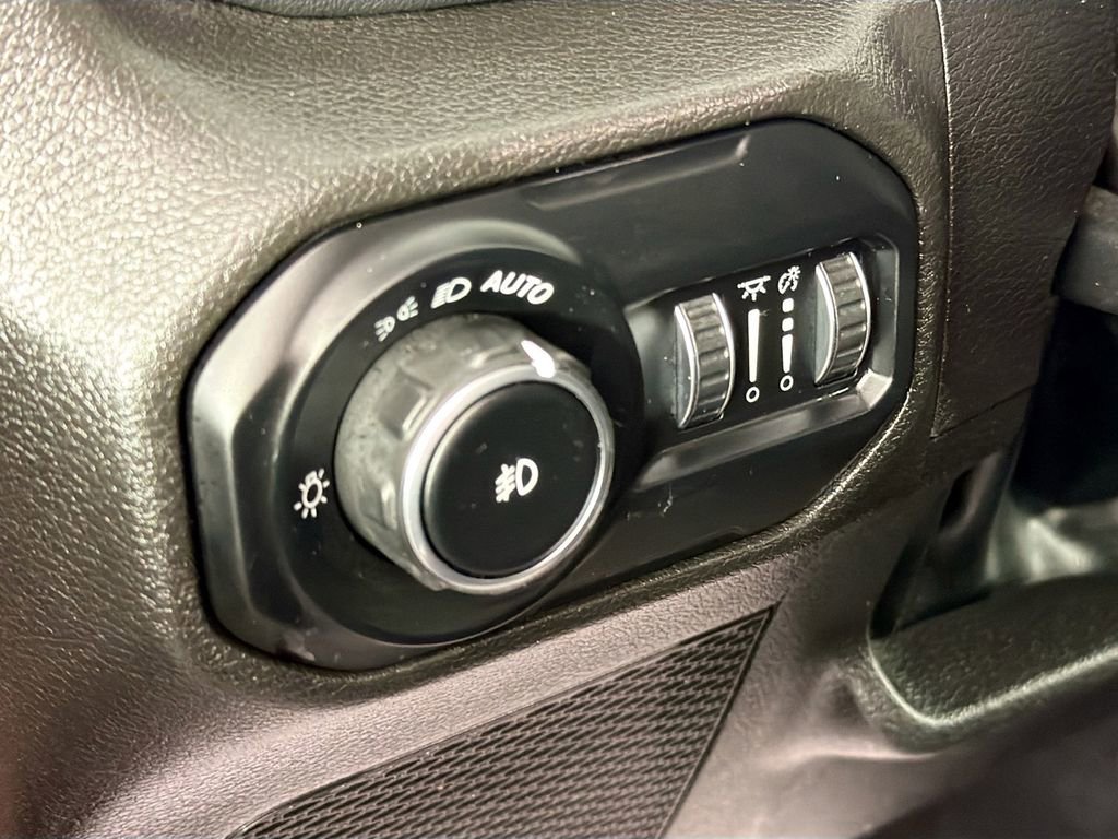 Used 2021 Jeep Wrangler Unlimited Sahara w/ Uconnect 4C Nav & Sound Group image 10