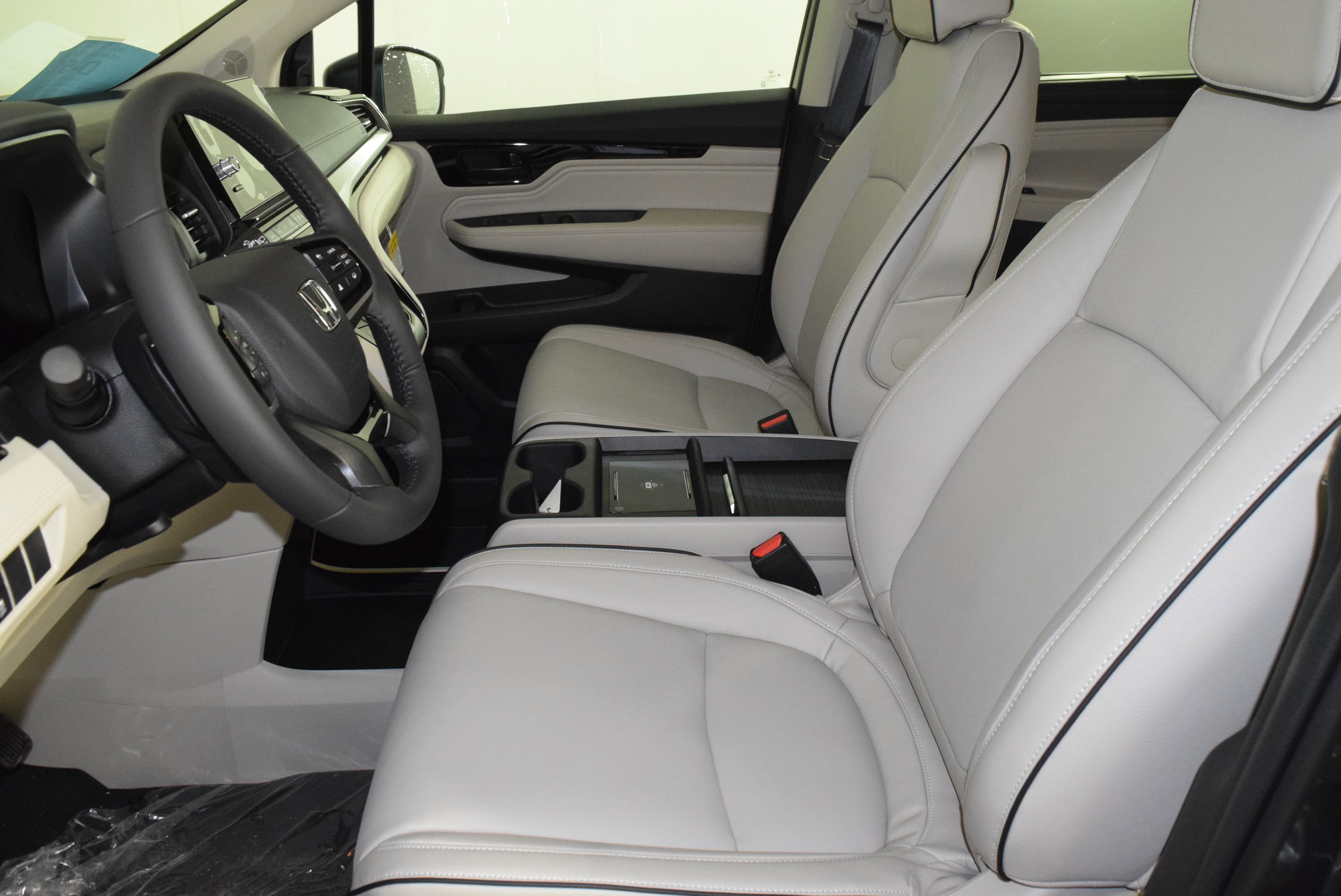 New 2026 Honda Odyssey Touring image 14