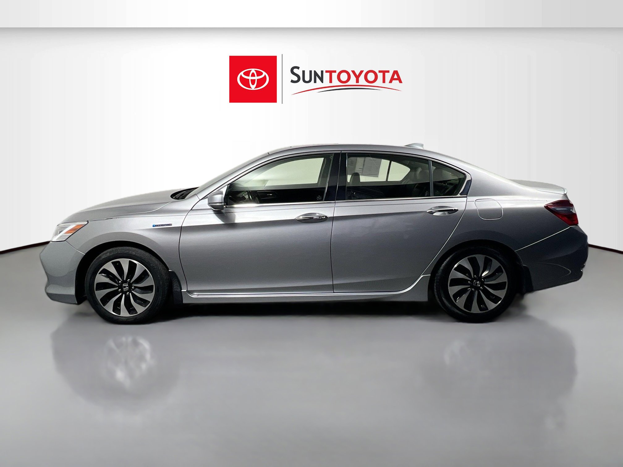 Used 2017 Honda Accord Touring image 7