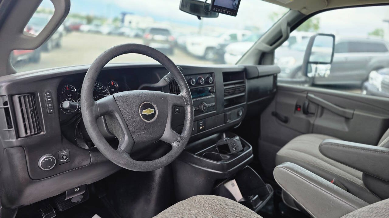 Used 2017 Chevrolet Express 3500 w/ Chrome Appearance Package RWD image 12