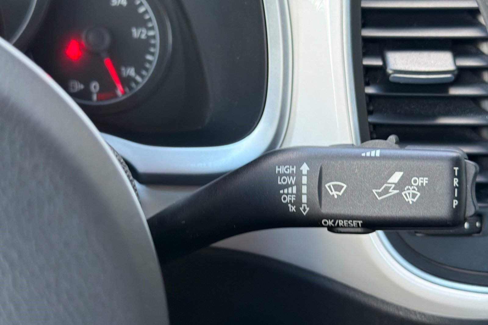 Used 2012 Volkswagen Beetle 2.5 image 30