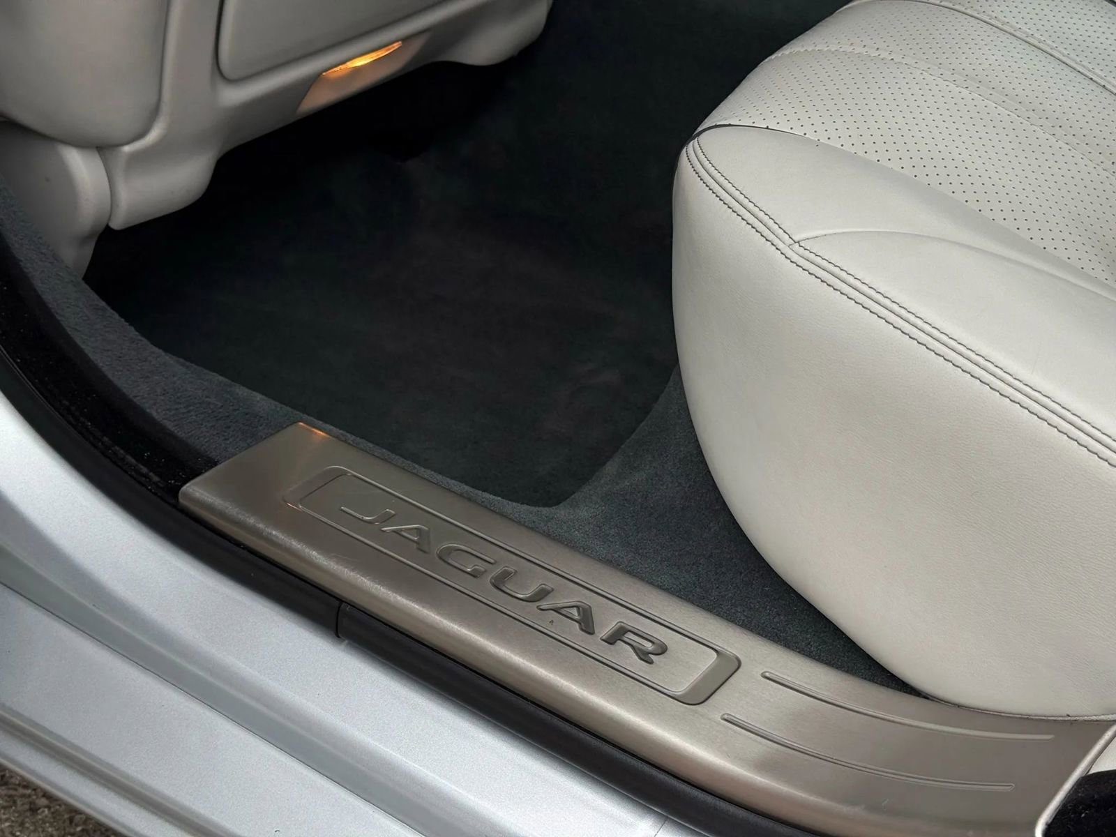 Used 2014 Jaguar XJ L Portfolio image 53