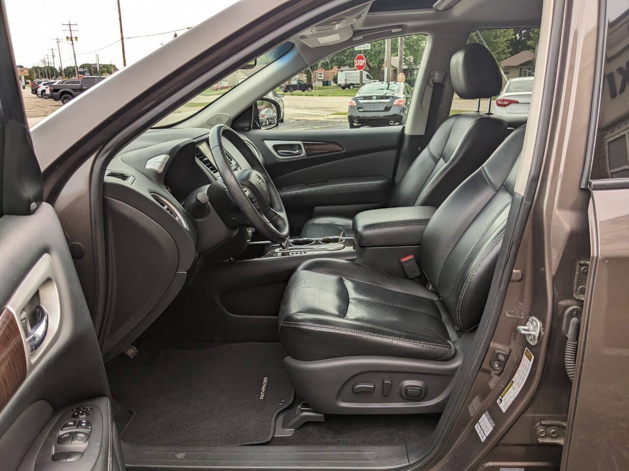 Used 2015 Nissan Pathfinder SL w/ SL Premium Package FWD image 10
