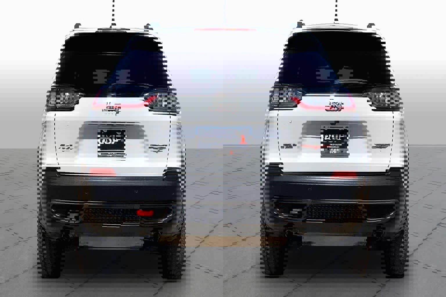 Used 2020 Jeep Cherokee Trailhawk AWD/4WD image 5