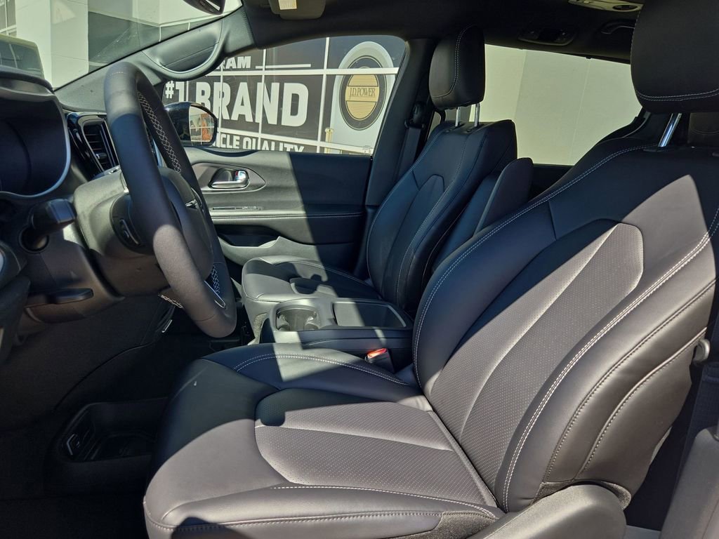 New 2026 Chrysler Pacifica Select FWD image 15