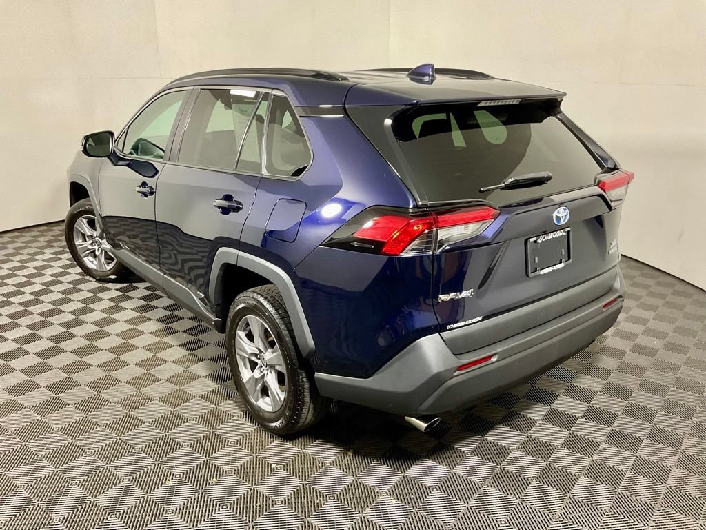 Used 2022 Toyota RAV4 XLE AWD/4WD image 12