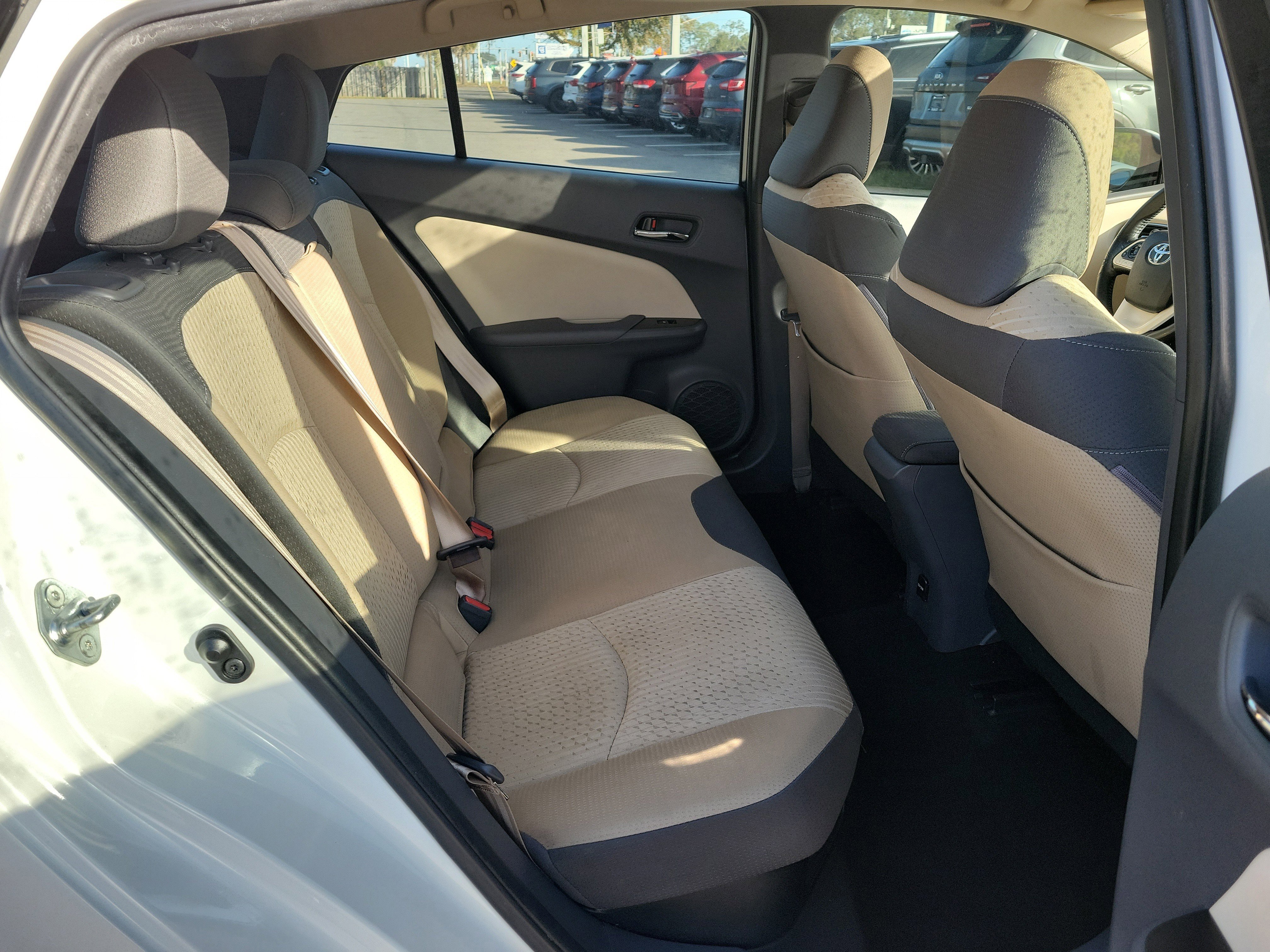 Used 2018 Toyota Prius Four image 12