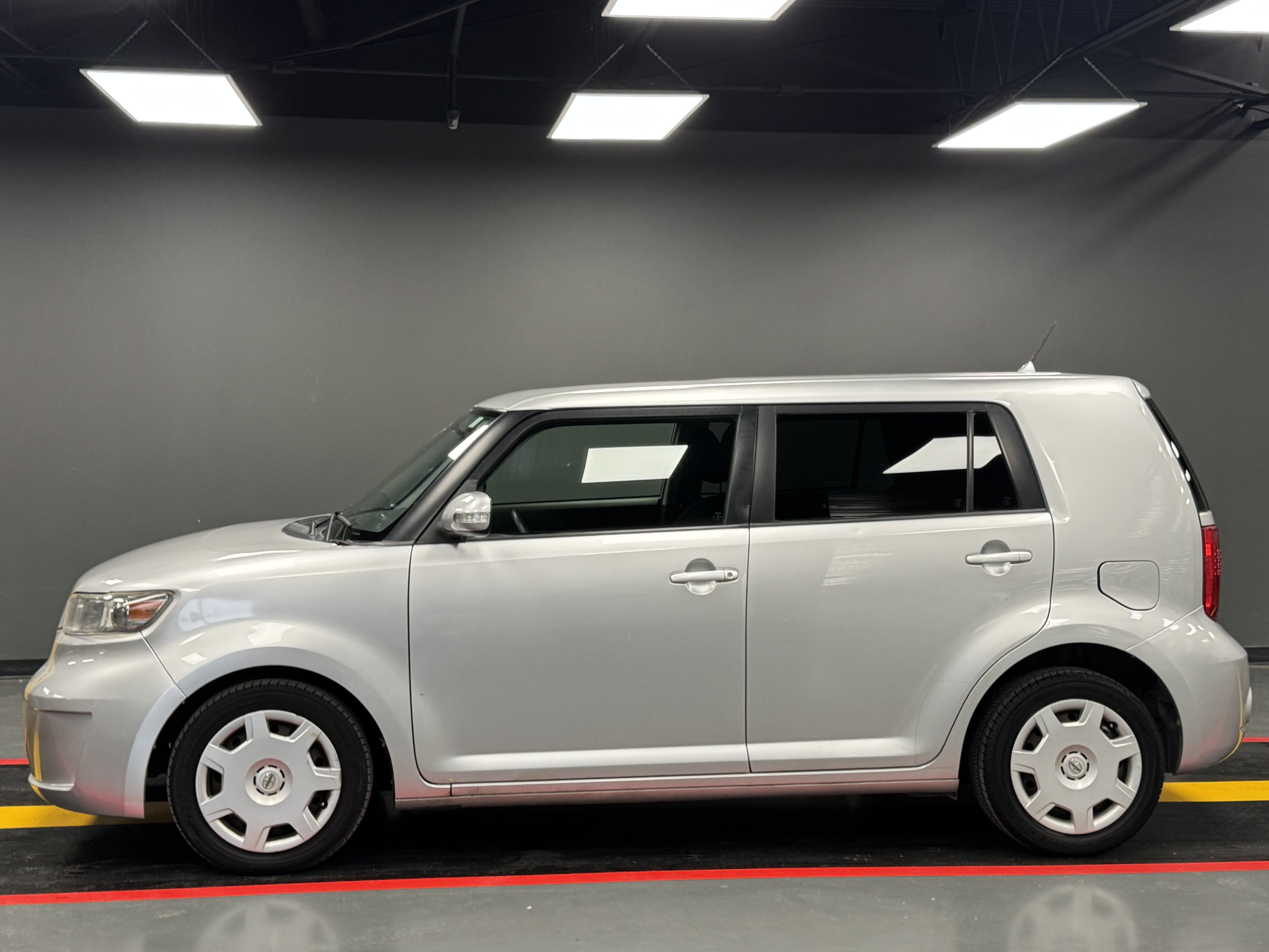 Used 2009 Scion xB image 3