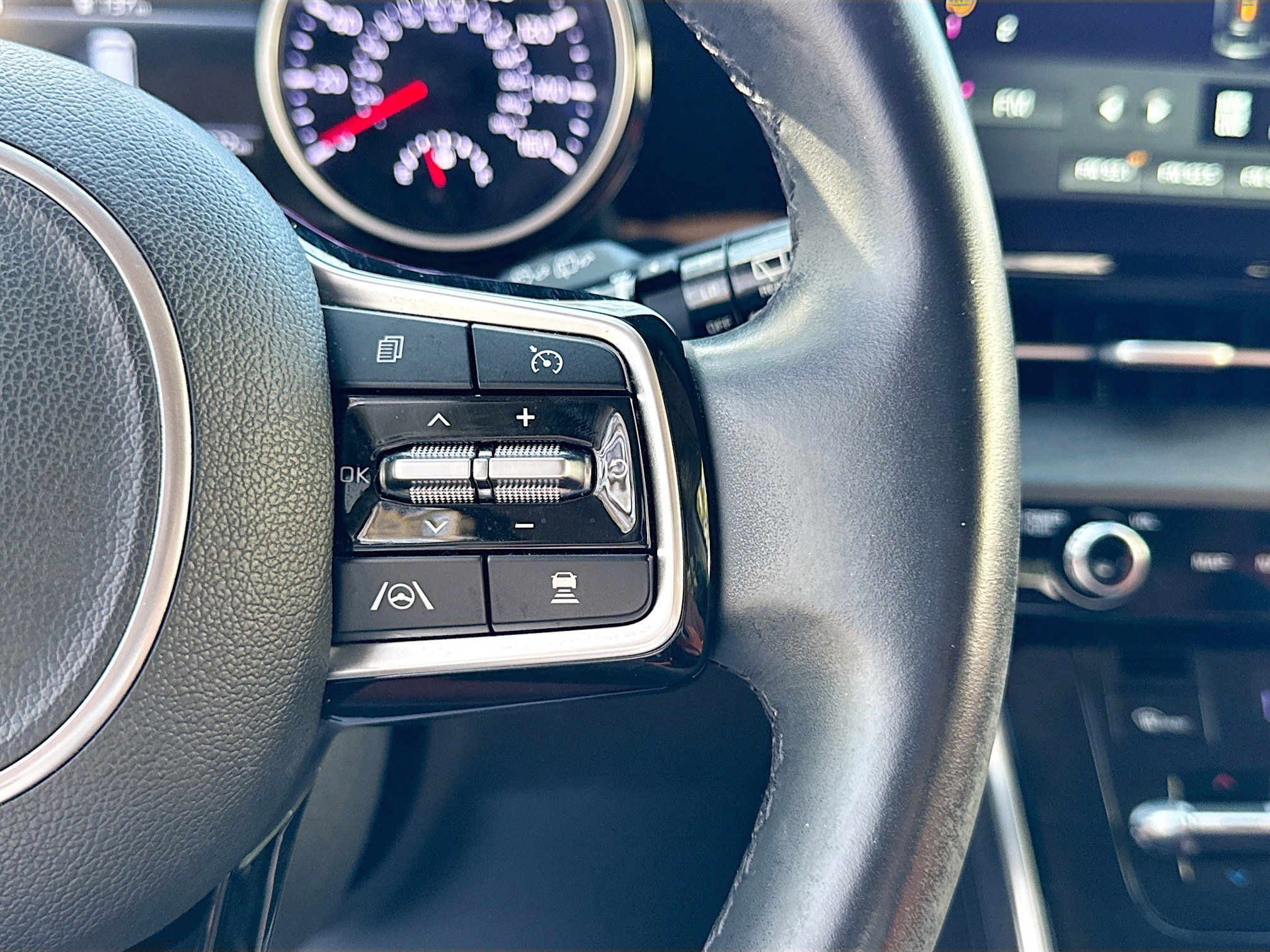 Used 2022 Kia Carnival SX FWD image 40