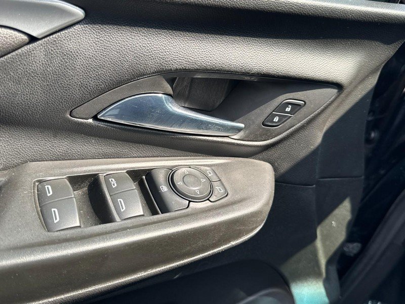 Used 2023 Chevrolet Bolt LT FWD image 15