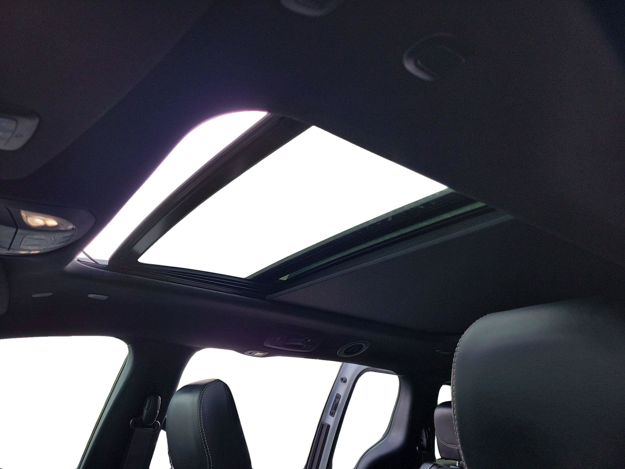 Used 2025 Chrysler Pacifica Limited FWD image 8