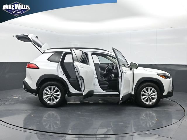 Used 2022 Toyota Corolla Cross LE image 27