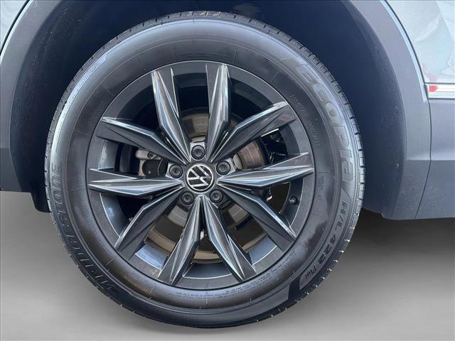 Used 2024 Volkswagen Tiguan SE image 9