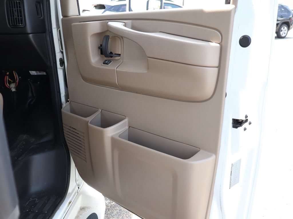 Used 2015 Chevrolet Express 4500 w/ RV Package RWD image 15