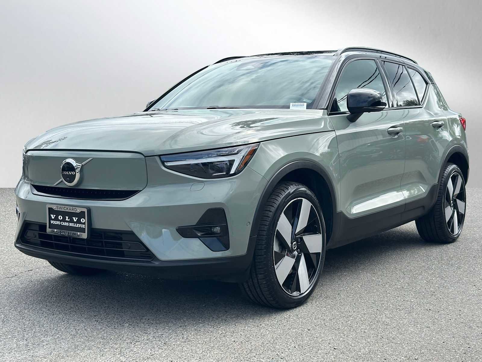 Certified 2023 Volvo XC40 Recharge Ultimate w/ Protection Package Premier AWD/4WD image 8