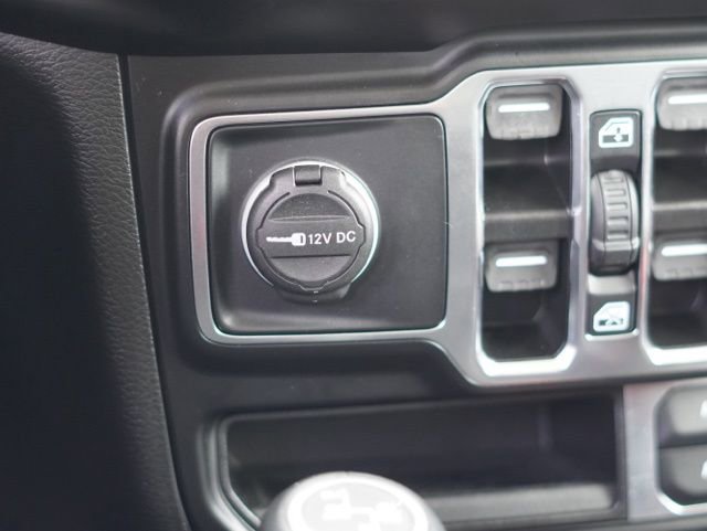 Used 2021 Jeep Wrangler Unlimited Sahara w/ Cold Weather Group AWD/4WD image 33