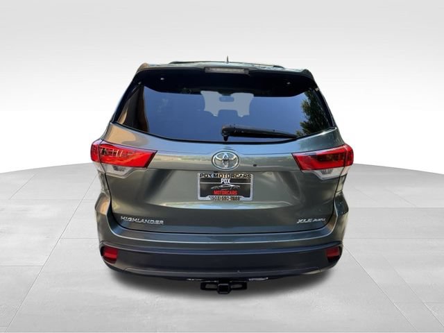 Used 2018 Toyota Highlander XLE AWD/4WD image 4