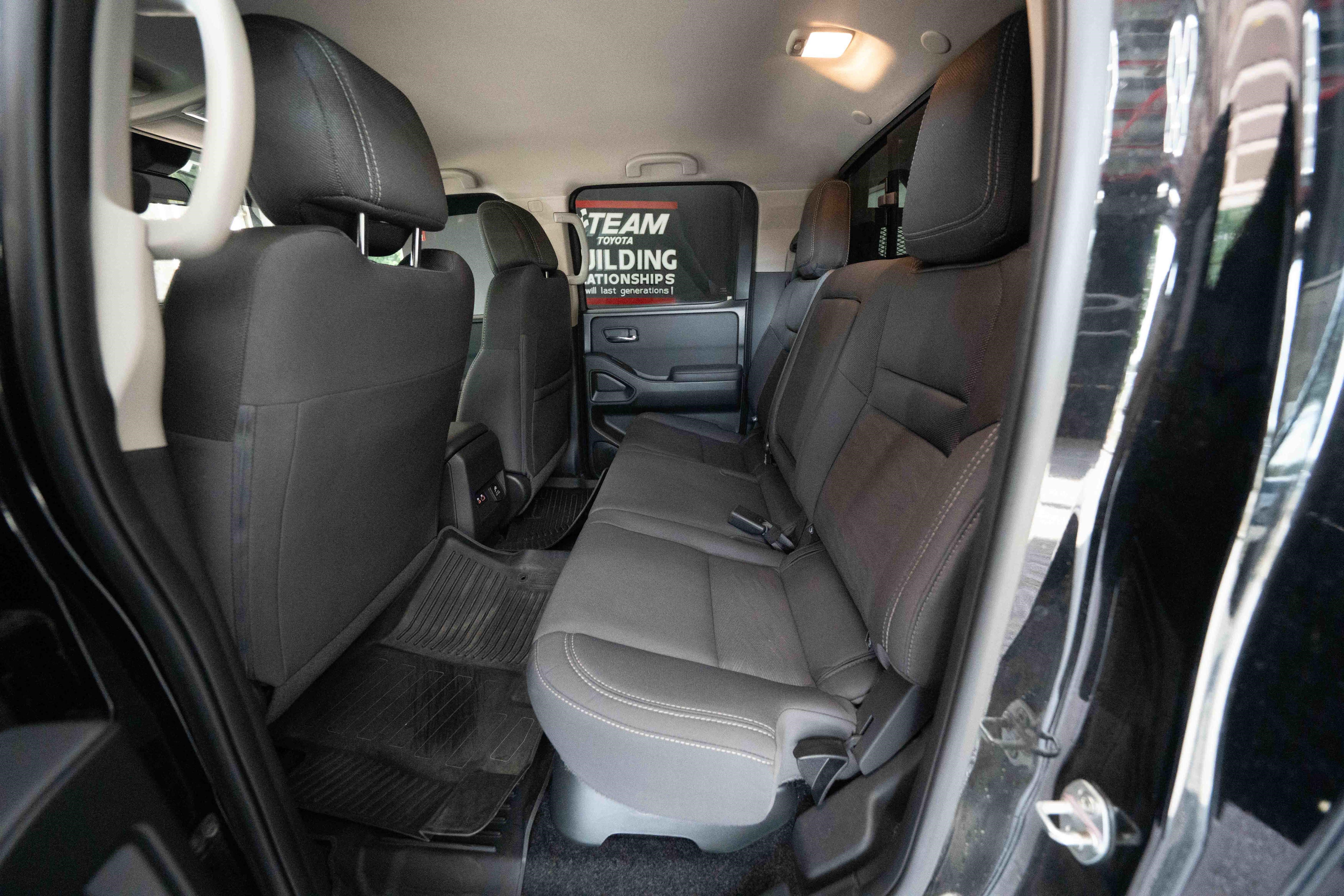 Used 2024 Nissan Frontier SV w/ Hardbody Edition AWD/4WD image 23