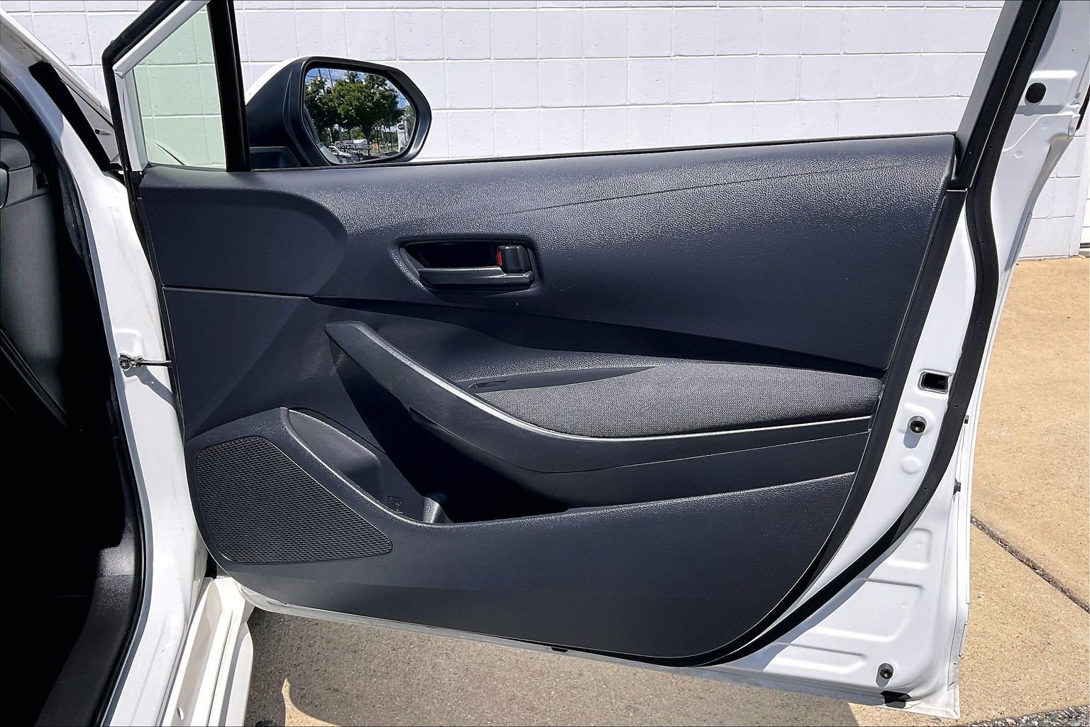 Used 2022 Toyota Corolla LE FWD image 27