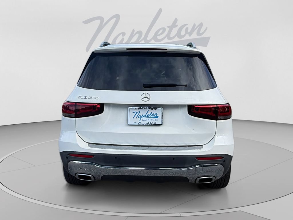 Used 2023 Mercedes-Benz GLB 250 w/ Premium Package image 4