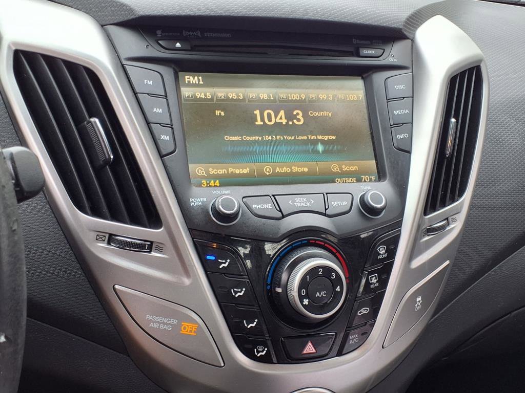 Used 2013 Hyundai Veloster w/ Style Pkg image 7