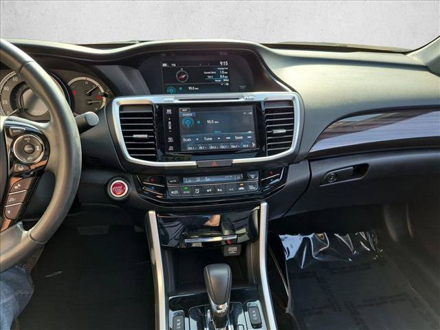 Used 2017 Honda Accord Touring image 14