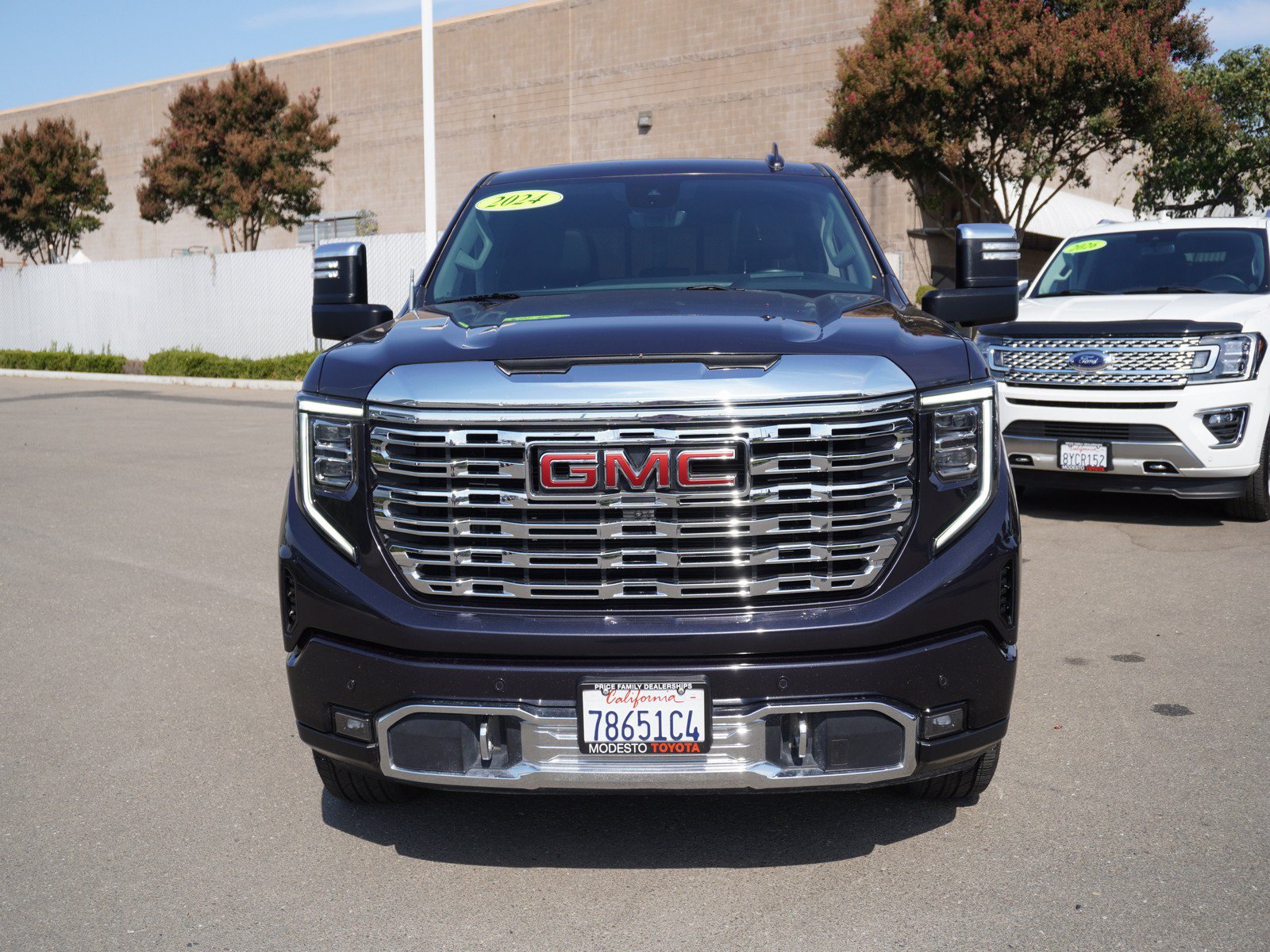 Used 2024 GMC Sierra 1500 Denali w/ Denali Reserve Package AWD/4WD image 4