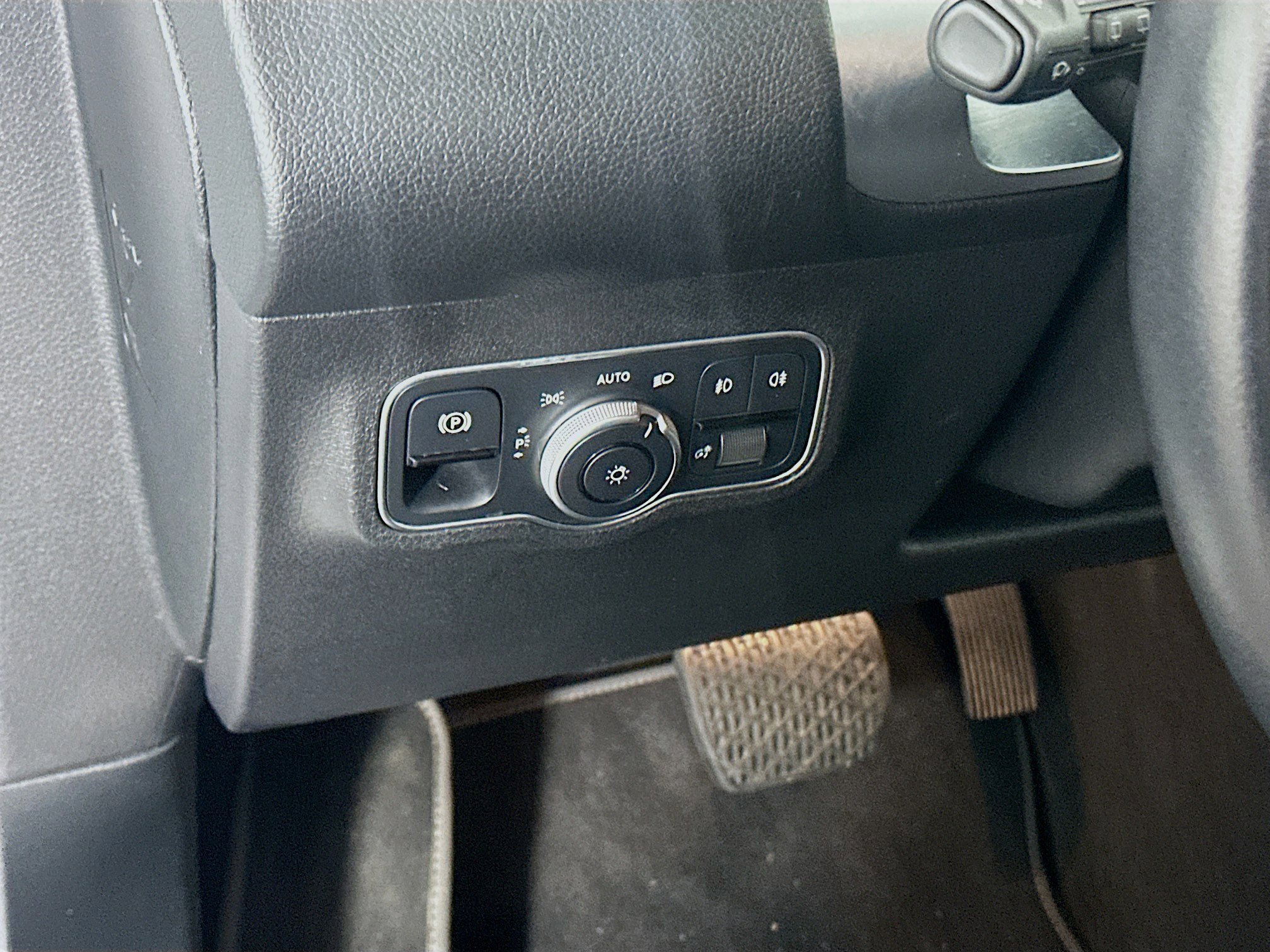 Used 2024 Mercedes-Benz GLB 250 image 17