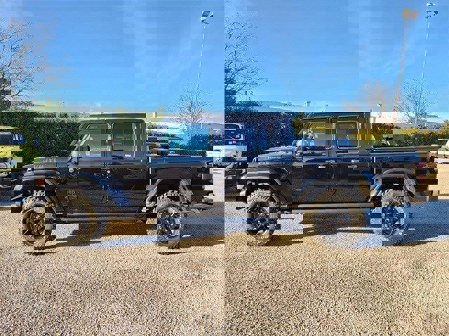 New 2025 Jeep Gladiator Sport image 3