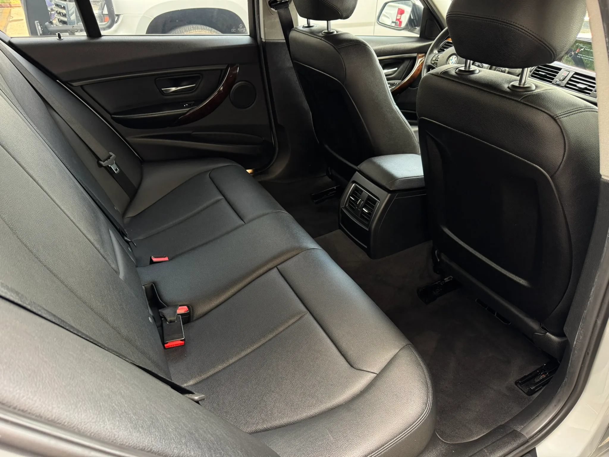 Used 2016 BMW 320i Sedan RWD image 23