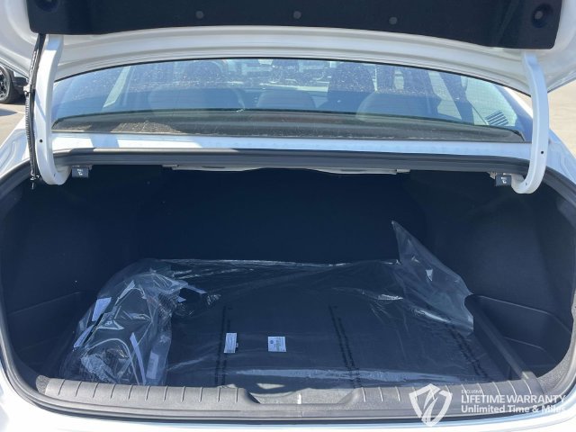 New 2026 Hyundai Elantra SE FWD image 18