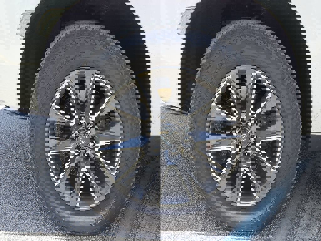 Certified 2022 Chevrolet Tahoe Z71 w/ Luxury Package AWD/4WD image 33