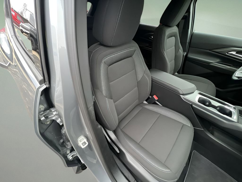 New 2026 Chevrolet Equinox EV LT image 25