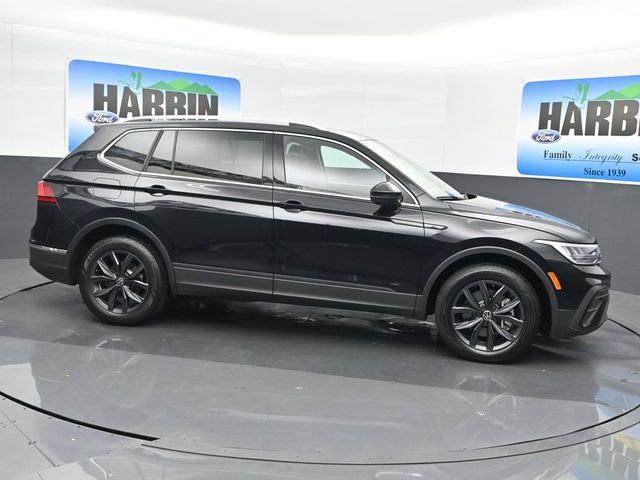 Used 2023 Volkswagen Tiguan SE w/ Panoramic Sunroof Package FWD image 7