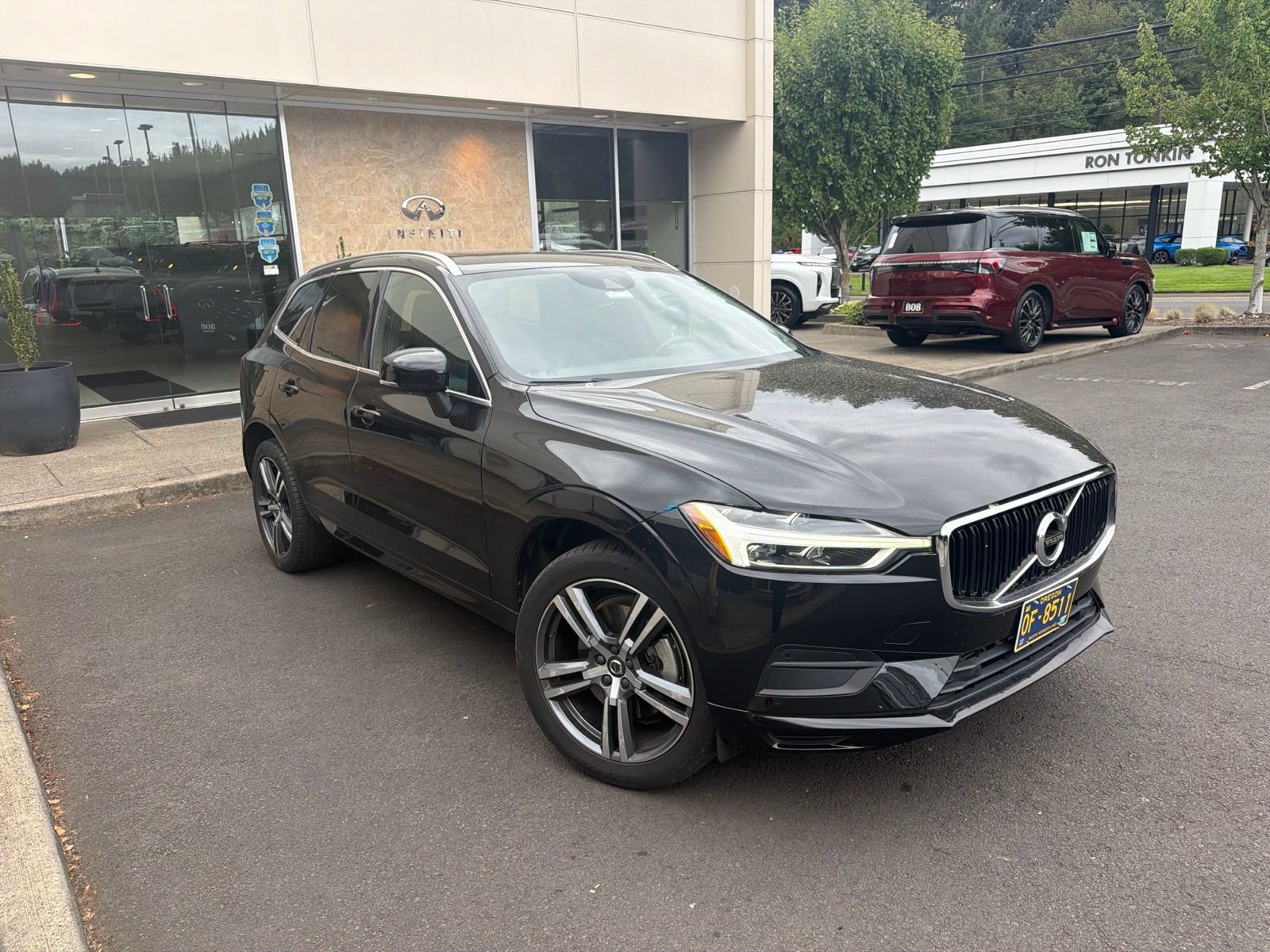 Used 2020 Volvo XC60 T6 Momentum w/ Protection Package AWD/4WD image 3