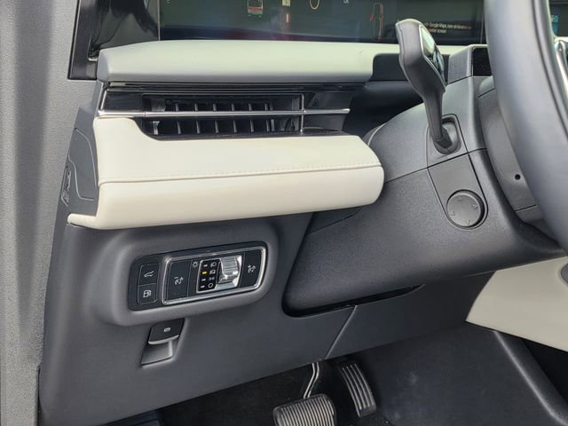 Used 2024 Lincoln Nautilus Reserve image 19