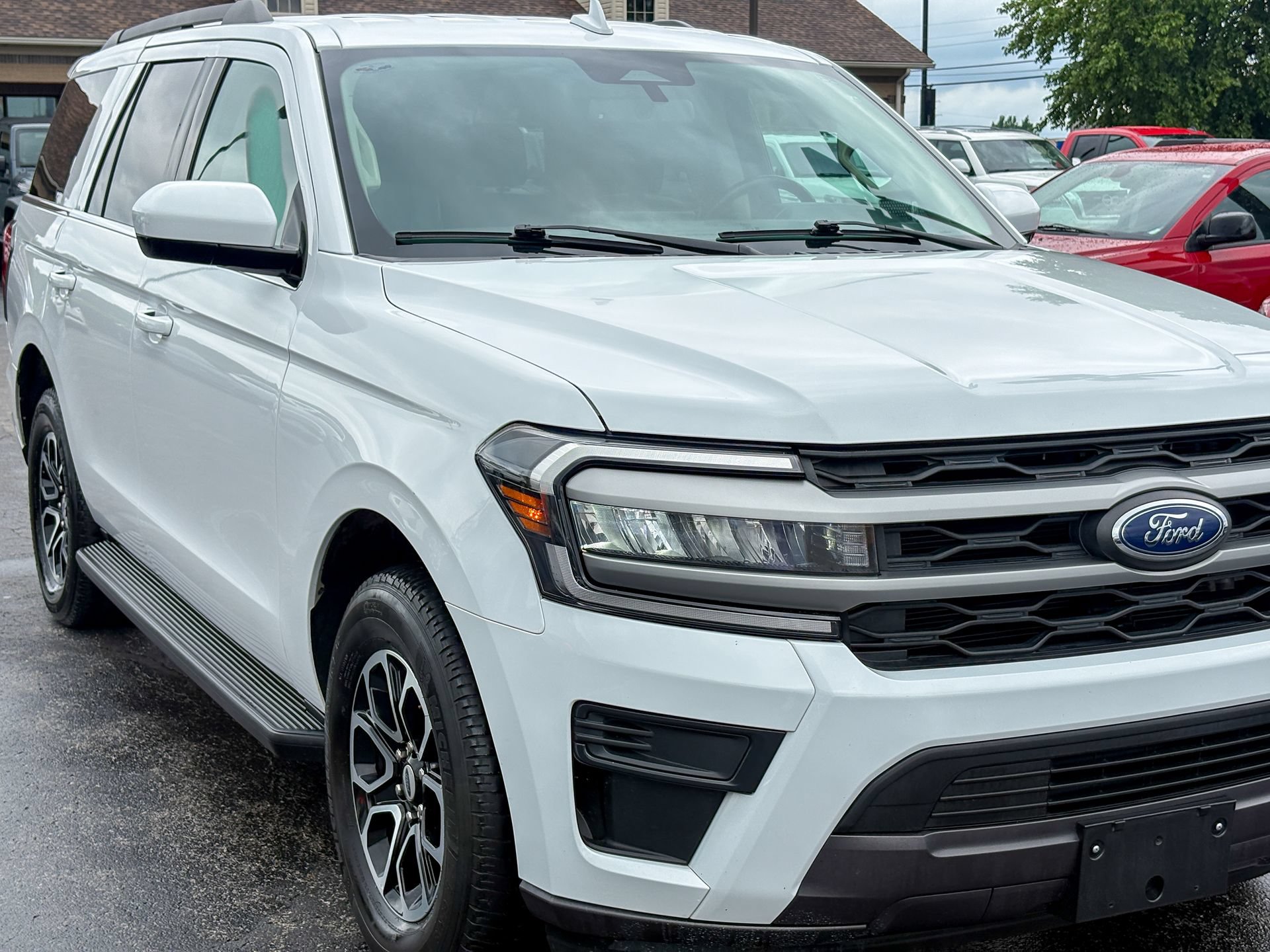 Used 2024 Ford Expedition XLT AWD/4WD image 3