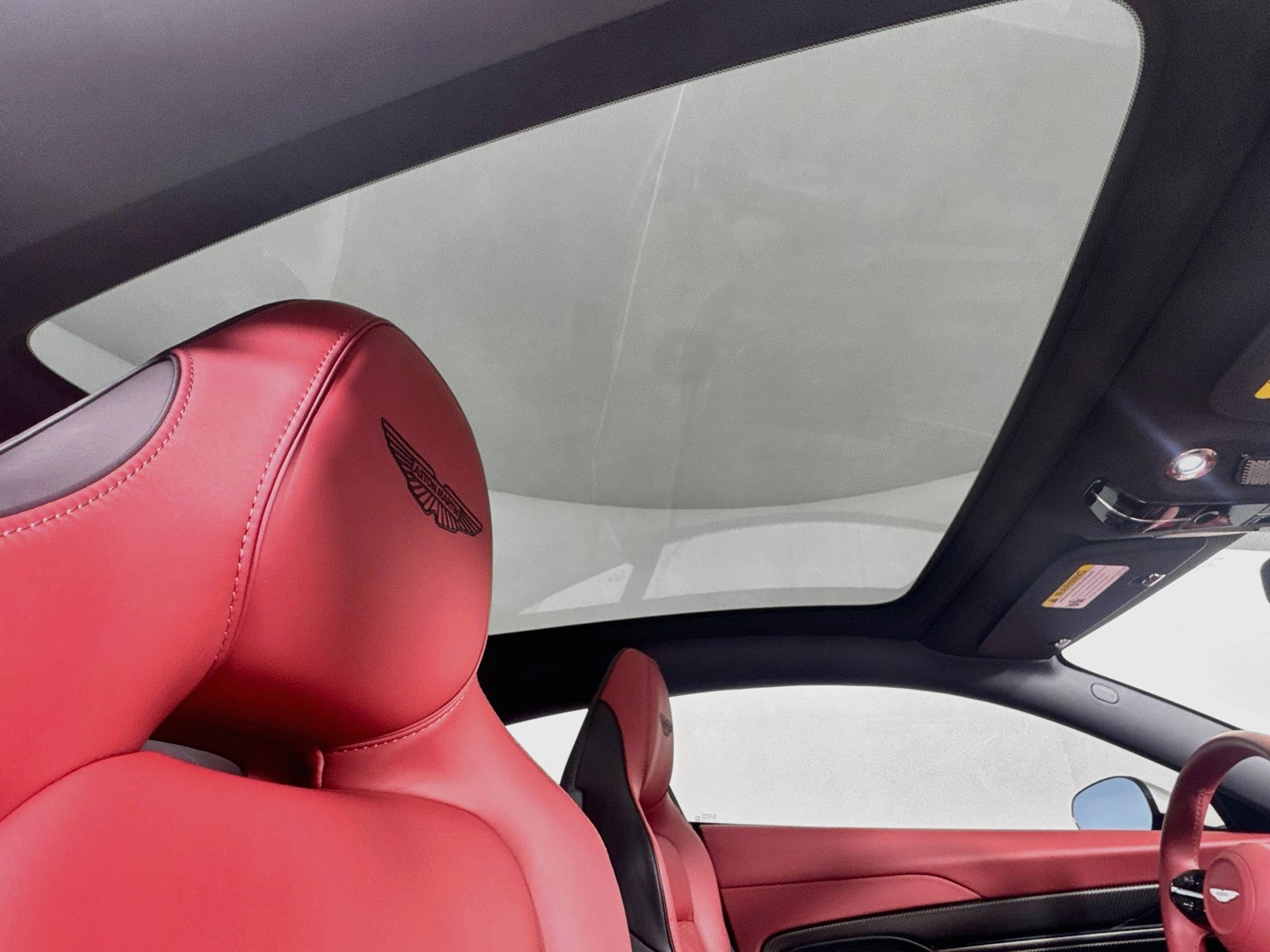 Used 2025 Aston Martin Vanquish RWD image 22