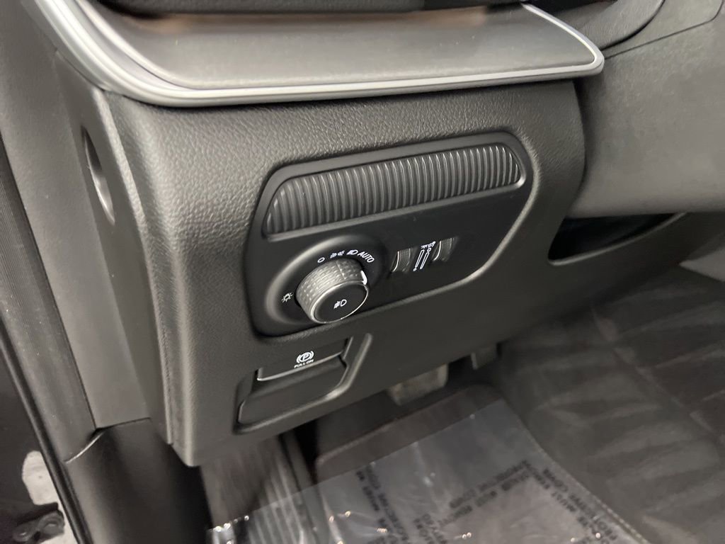 Used 2025 Jeep Wagoneer 4WD w/ Convenience Group I image 20